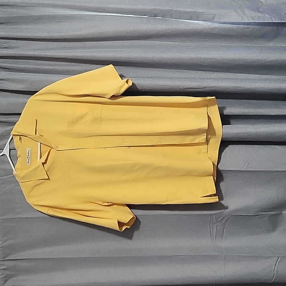 Tommy Bahama 100% silk buttonup